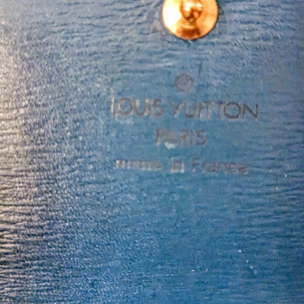 Louis Vuitton Blue Epi Wallet. Pre loved. Snaps Work, No Pealing But Spotted. - Picture 3 of 8